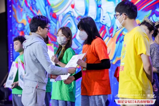 紫竹蜂胶口腔膜亮相中国国际广告节,青年创意闪耀鹭岛!